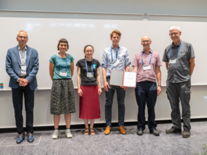 EMS2022 Awards ceremony: The Weather Observations Website (WOW) - Partners at EMS Awards Ceremony: B. Holtslag (EMS President), Hannah Male,  Jacqueline Sugier, Jouke De Baar, Ken Mylne and R. Mureau (Chair, EMS TAA committee), (photo: Geza Aschoff, Germany)